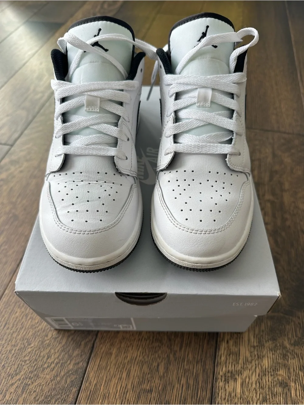Nike Kids White Air Force 1 BG Low-Top Sneakers. Size 6.5.